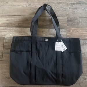 **SOLD** LULULEMON Daily Multi Pocket Tote NWT